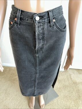 NWT Levi's Washed Black Denim Midi Skirt with Red Logo Tab Size 26.
